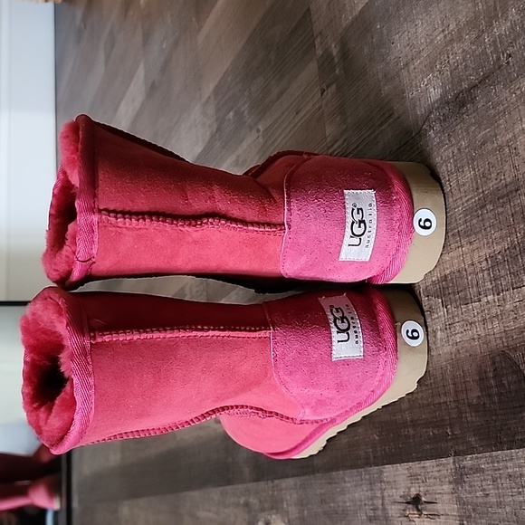 Classic short Ugg Boots - Picture 2 of 3